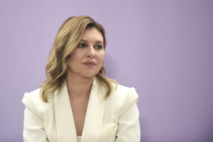 zhena-zelenskogo-oskandalilas-s-programmoj-po-vyvozu-sirot-v-turciju-d0e9787