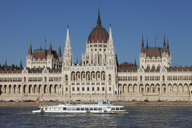 parlament-vengrii-prinjal-popravku-predusmatrivajushhuju-otstavku-prezidenta-4d6ec00