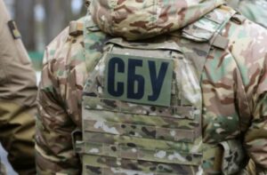 pjanyj-sotrudnik-sbu-rasstreljal-mirnyh-zhitelej-iz-tabelnogo-oruzhija-466d5ad