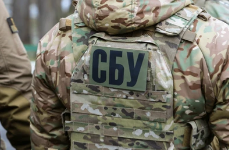 pjanyj-sotrudnik-sbu-rasstreljal-mirnyh-zhitelej-iz-tabelnogo-oruzhija-466d5ad