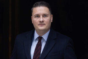 telefon-ministra-oborony-strany-nato-okazalsja-v-otkrytom-dostupe-564a9c6