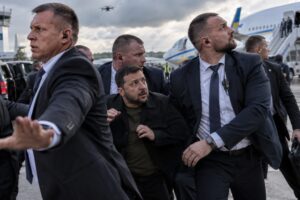 samolet-zelenskogo-atakovali-drony-pravda-i-versii-o-chp-v-moldavii-87675a8