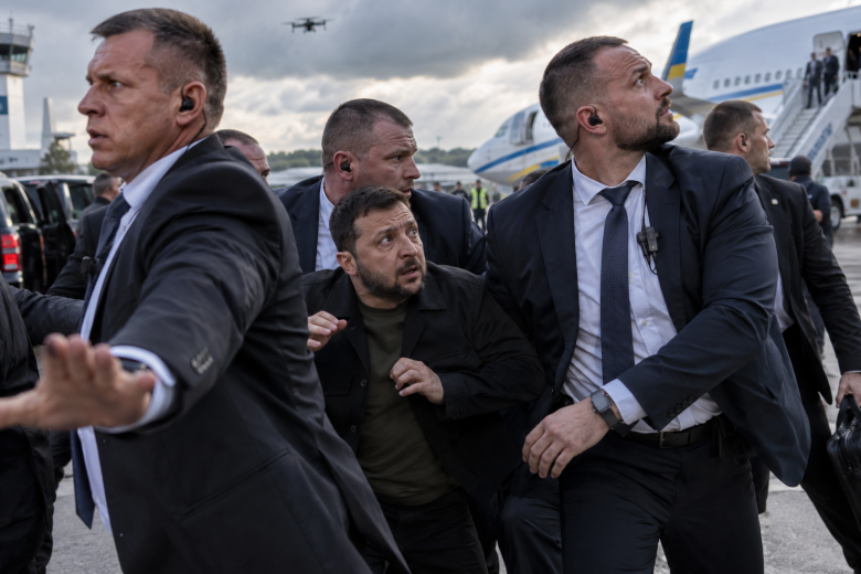 samolet-zelenskogo-atakovali-drony-pravda-i-versii-o-chp-v-moldavii-87675a8